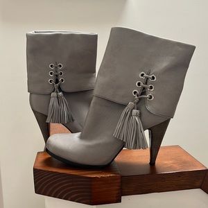 Coach grey leather ankle boots 8.5 US